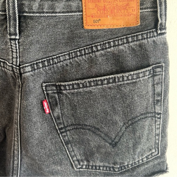 501® Original Fit High Waist Women Distressed Shorts in “Slashed Black” Size 25 - Picture 6 of 15